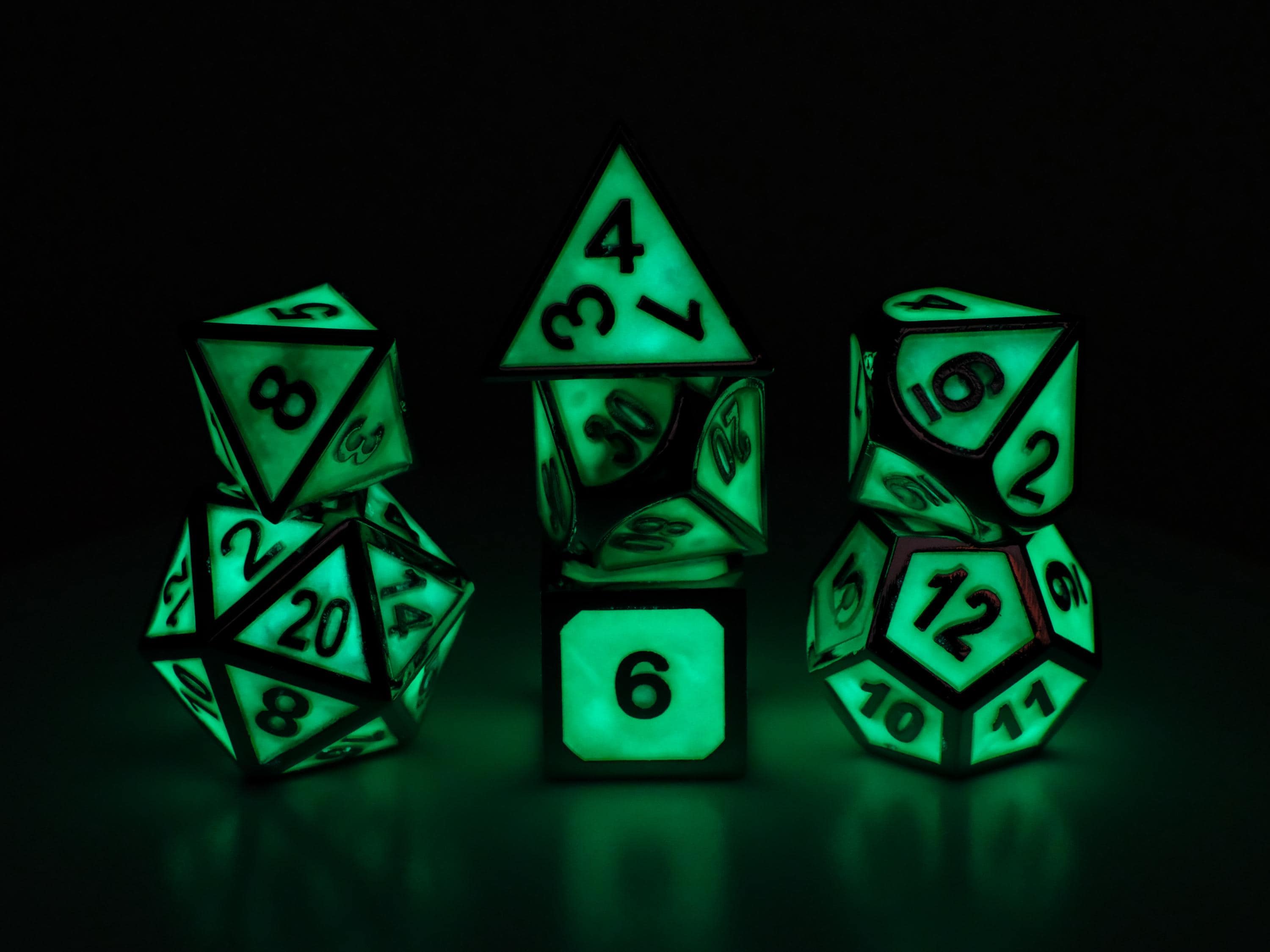 Glow In The Dark Metal Dice Set: 7 Piece Bordered RPG Dice