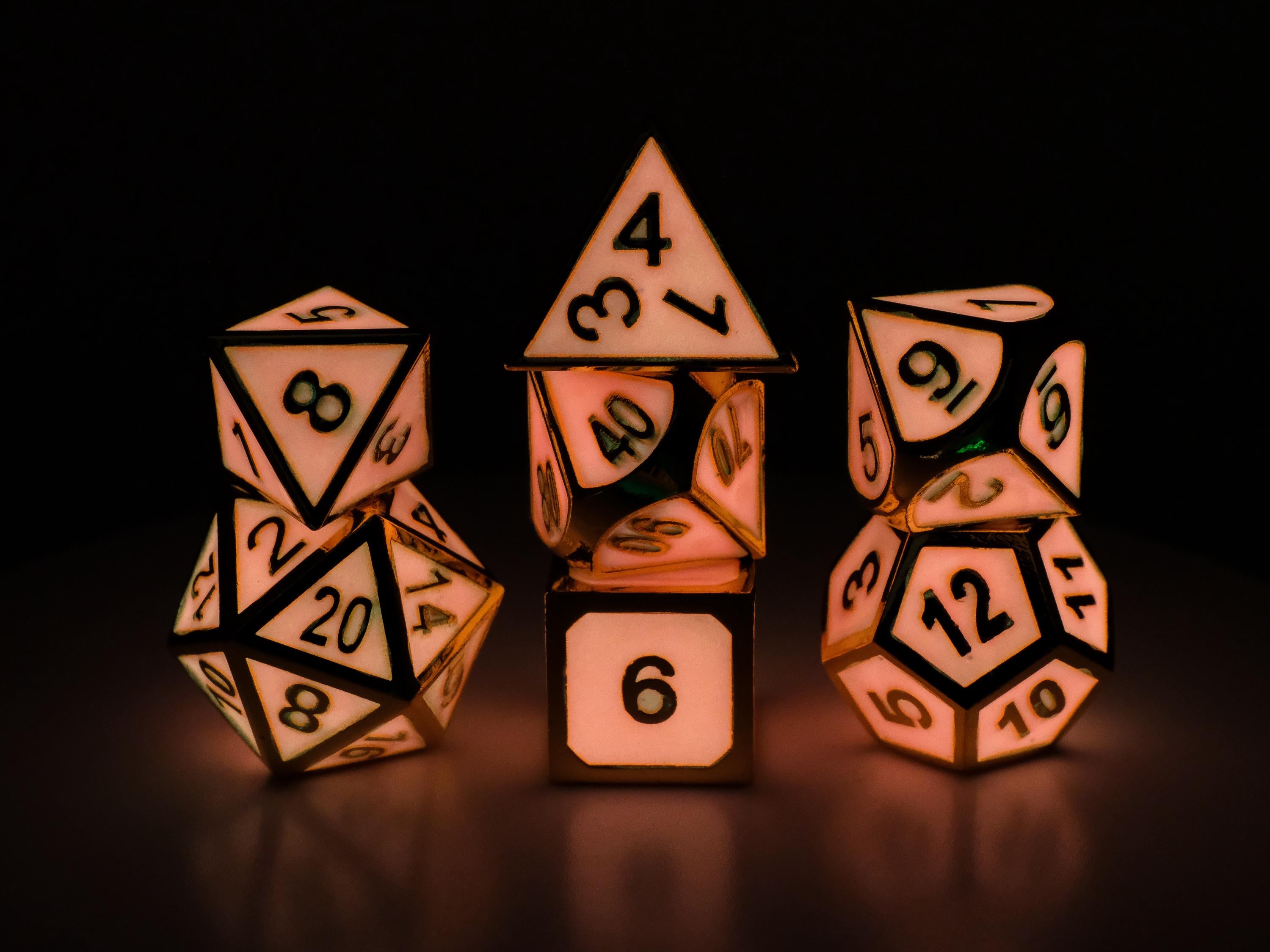 Glow In The Dark Metal Dice Set: 7 Piece Bordered RPG Dice